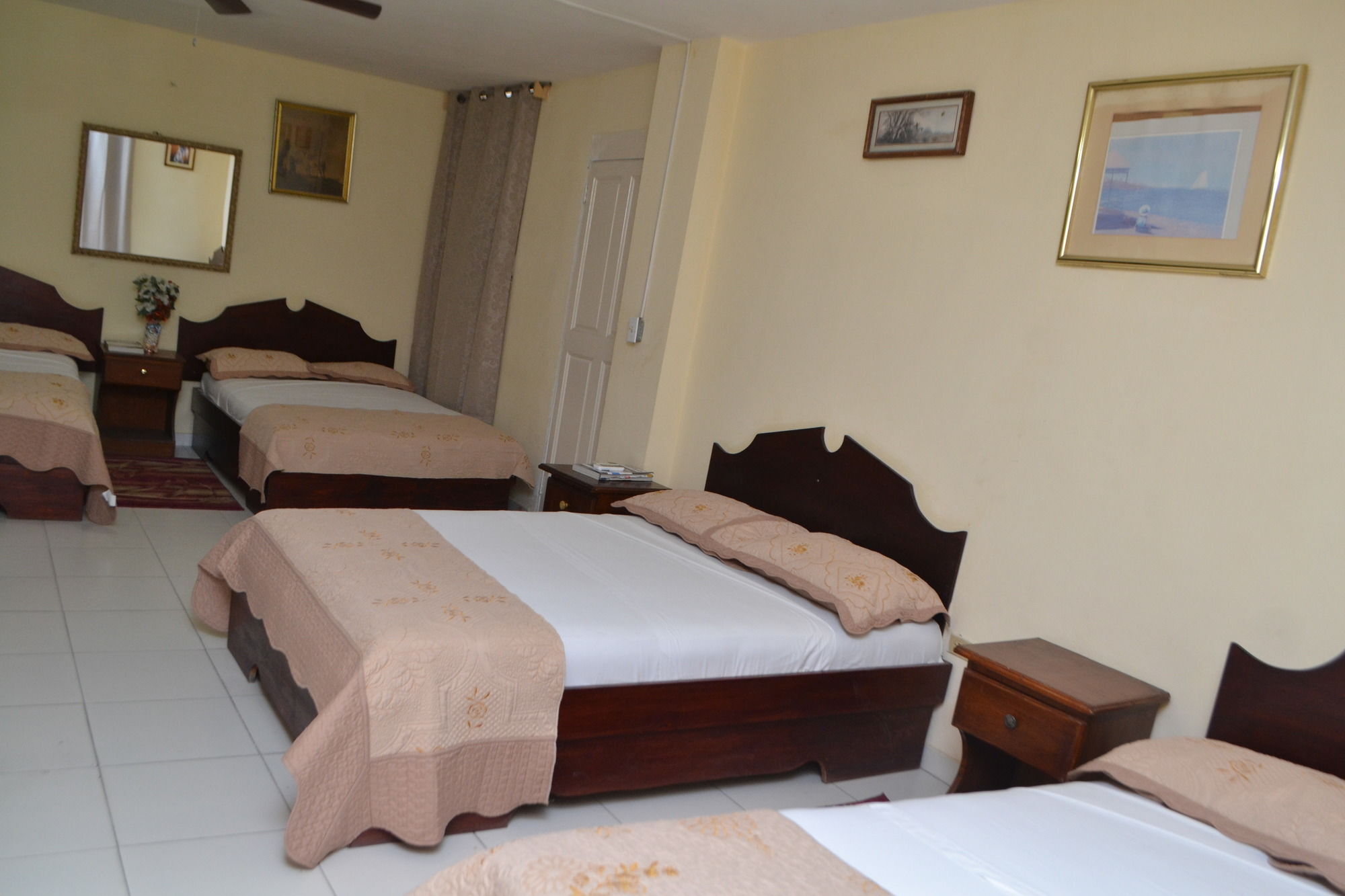 Seven Stars Hotel Musseau Екстер'єр фото