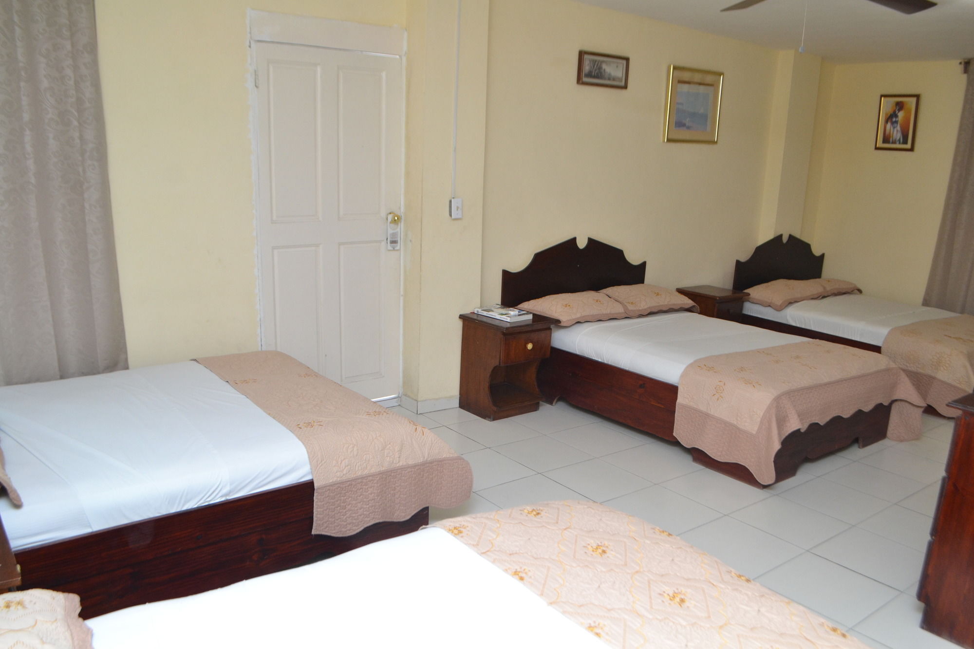 Seven Stars Hotel Musseau Екстер'єр фото